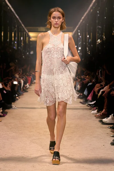 Look 25